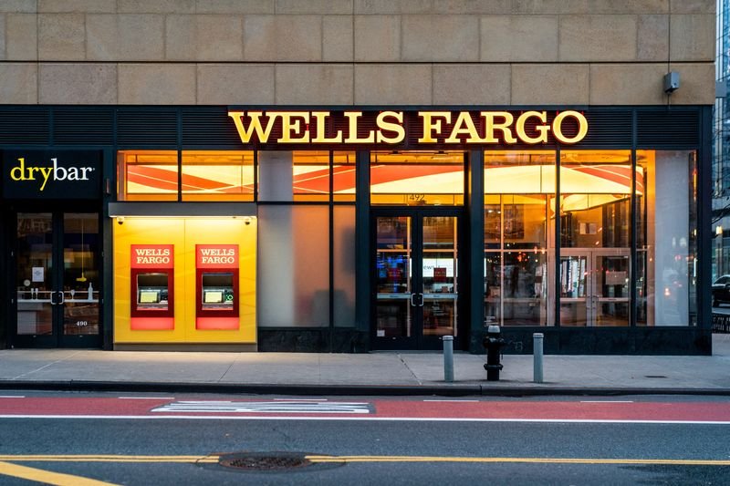 © Reuters. FILE PHOTO: Wells Fargo Bank branch is seen in New York City, U.S., March 17, 2020. REUTERS/Jeenah Moon//File Photo